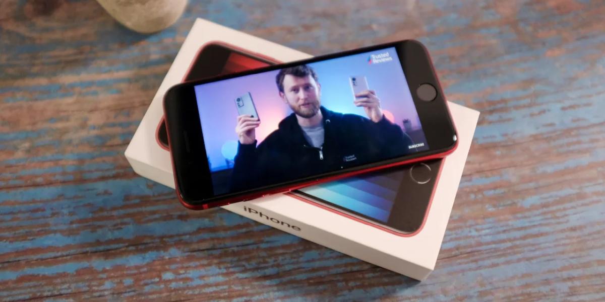 Ремонт iPhone SE 3 (2022) в Одессе и Киеве