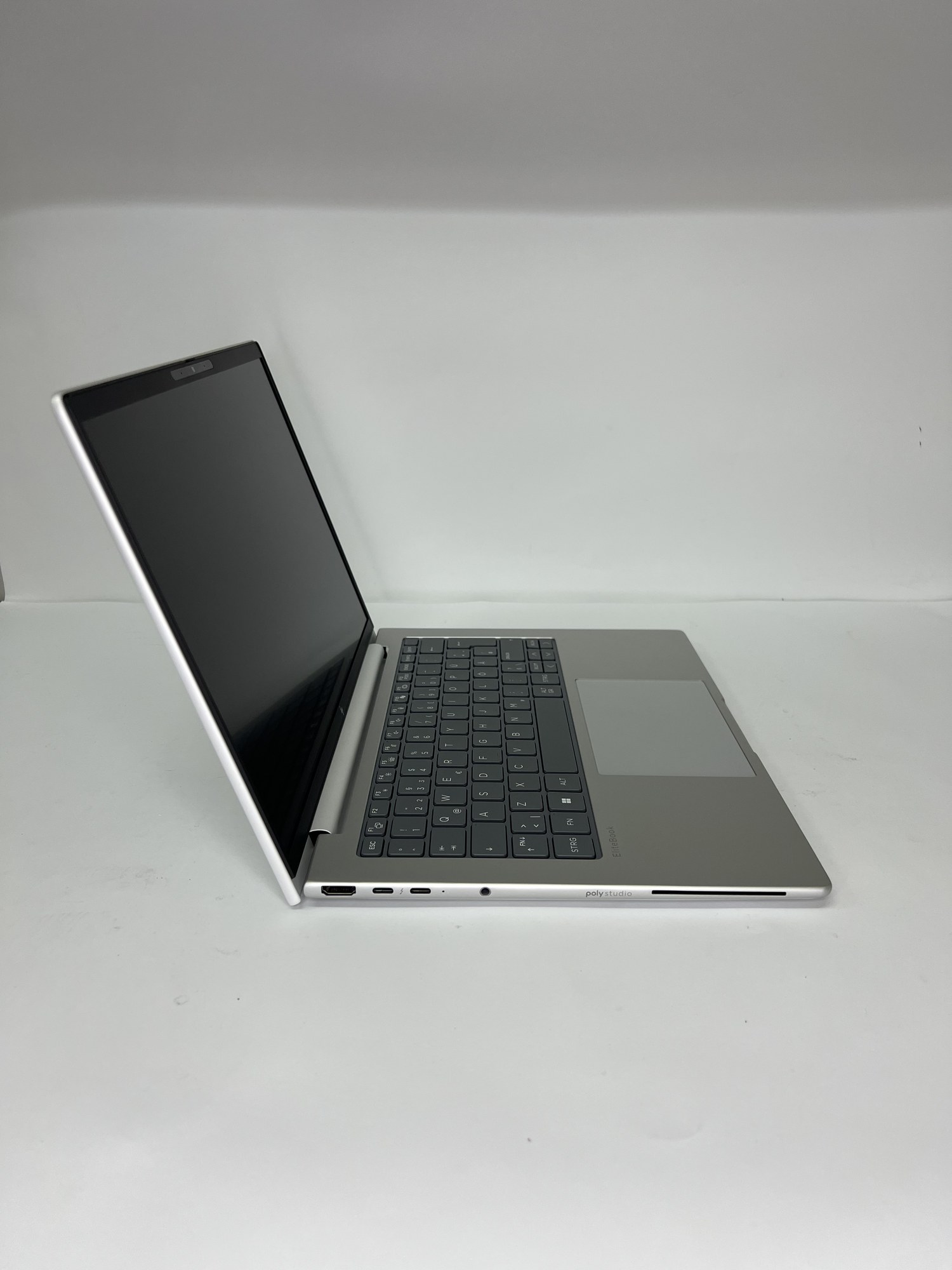 HP EliteBook 8 G1a 14 AI 32 / 5600Hz / 256GB / Silver (AX8Q2AV)