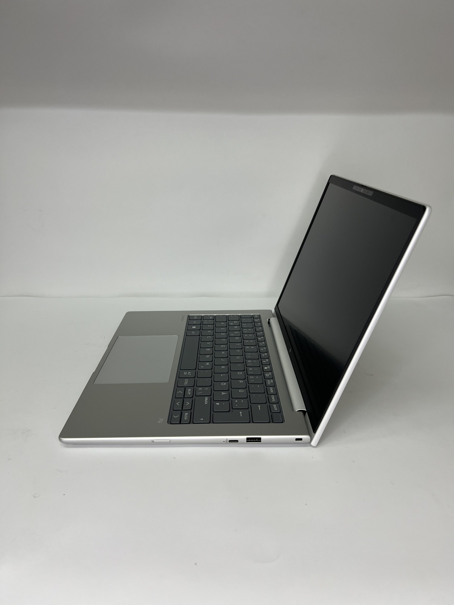 HP EliteBook 8 G1a 14 AI 32 / 5600Hz / 256GB / Silver (AX8Q2AV)