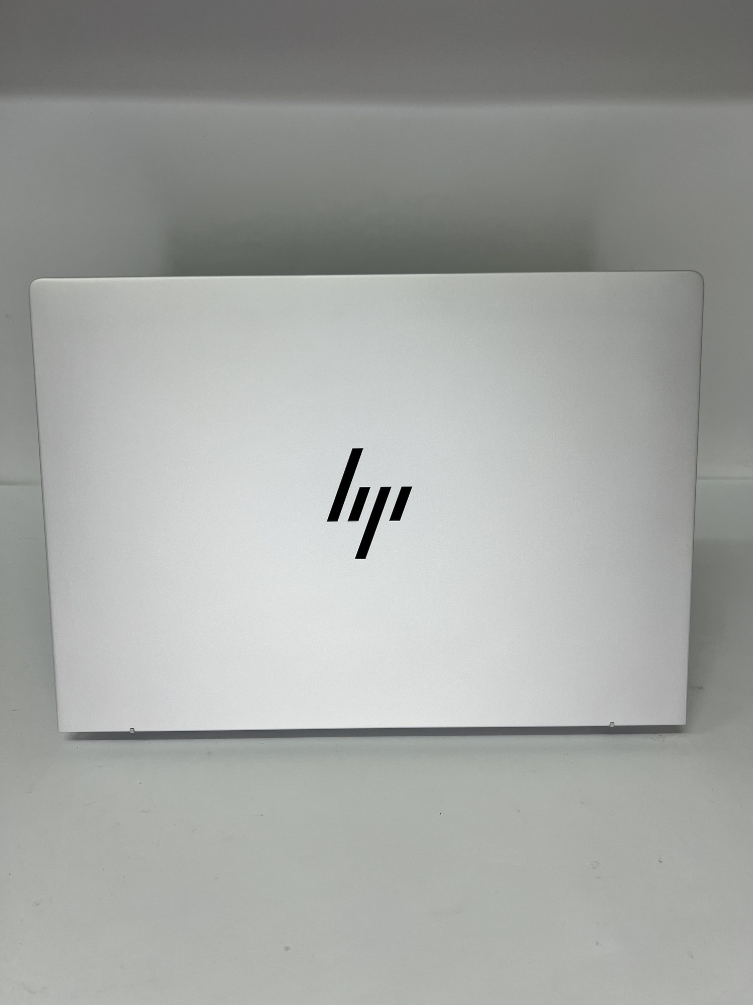 HP EliteBook 8 G1a 14 AI 32 / 5600Hz / 256GB / Silver (AX8Q2AV)
