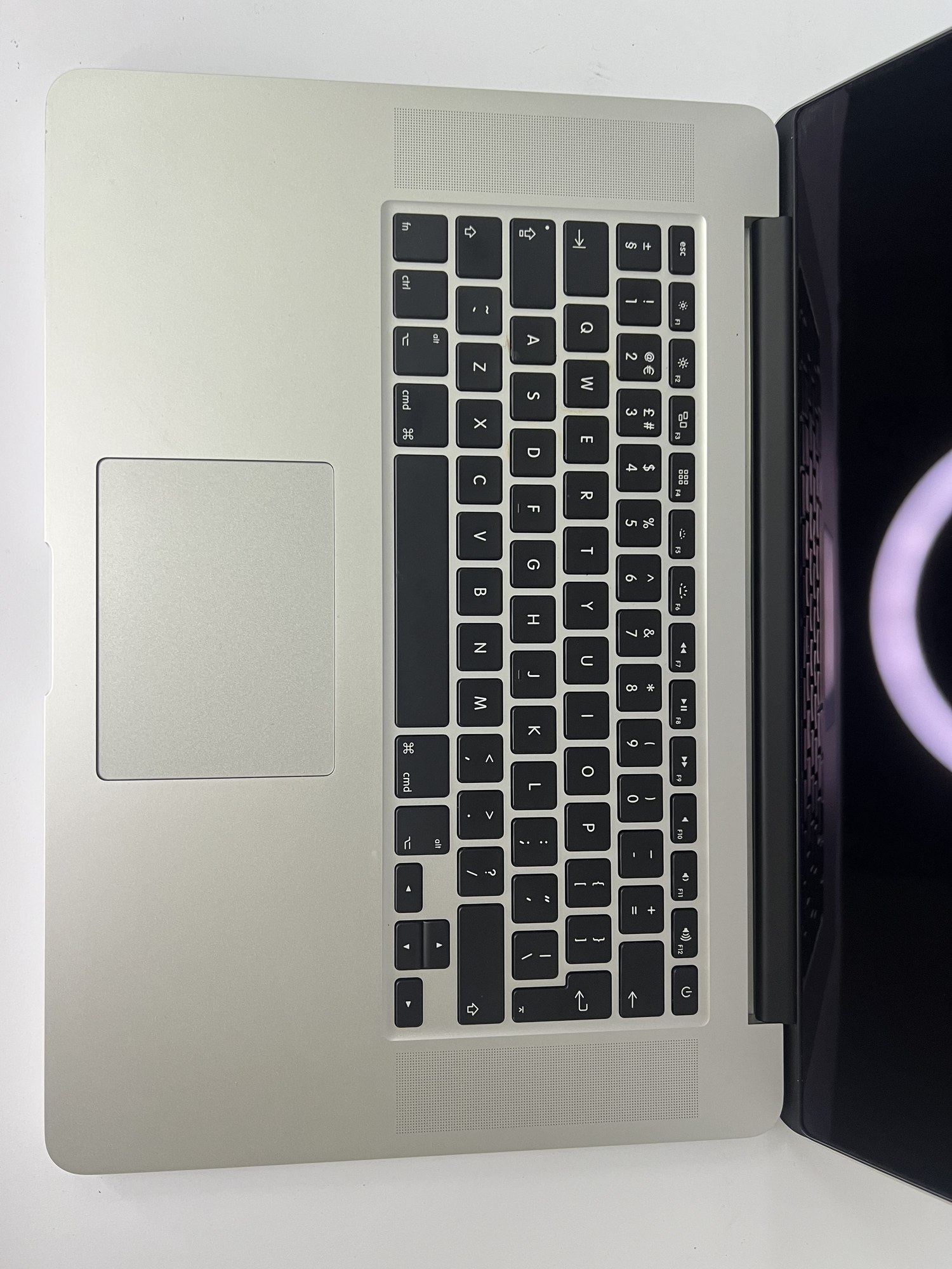 Apple MacBook Pro 15.4 Intel i7 16 GB / 256GB / Silver (A1398)
