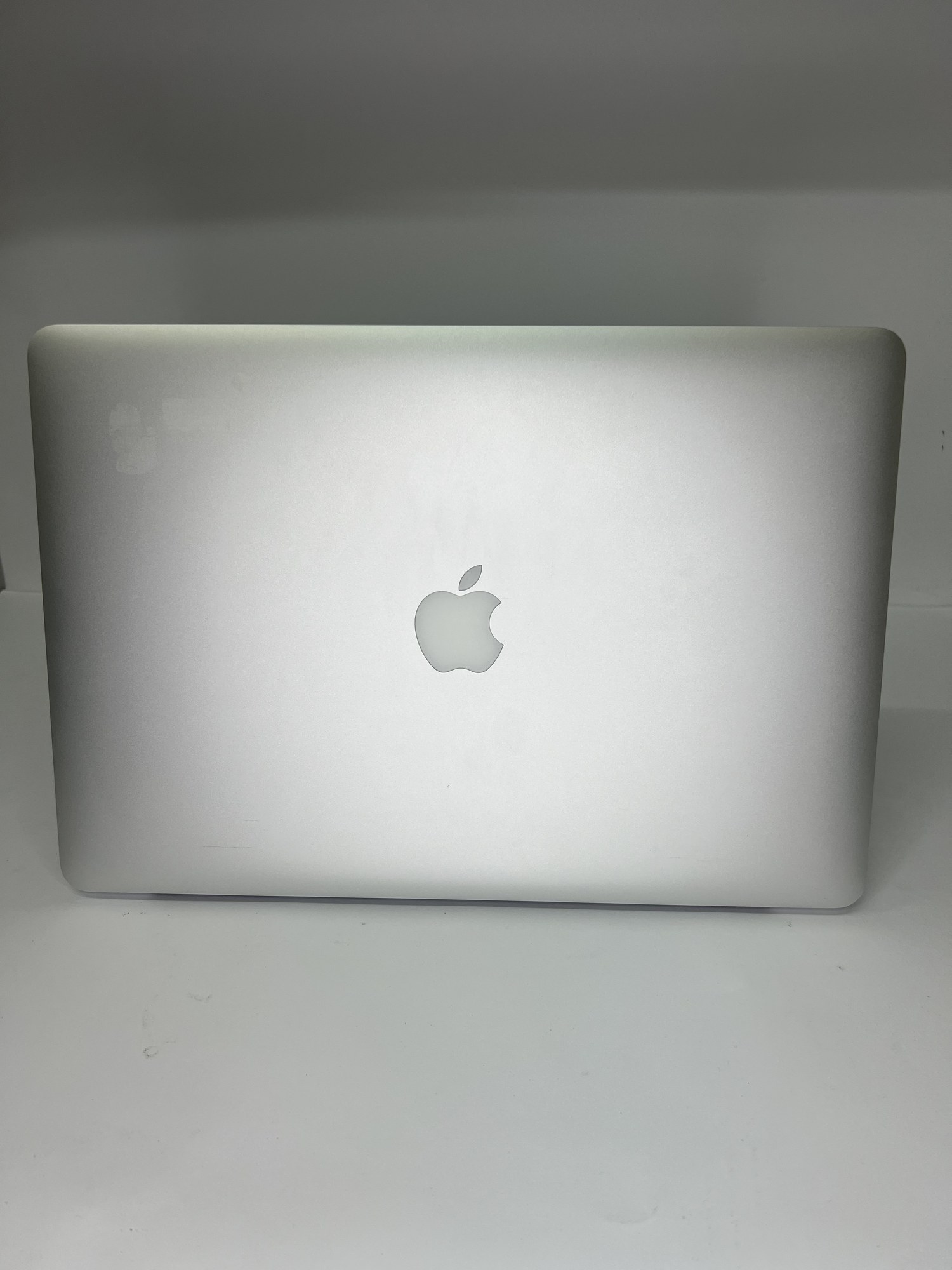 Apple MacBook Pro 15.4 Intel i7 16 GB / 256GB / Silver (A1398)